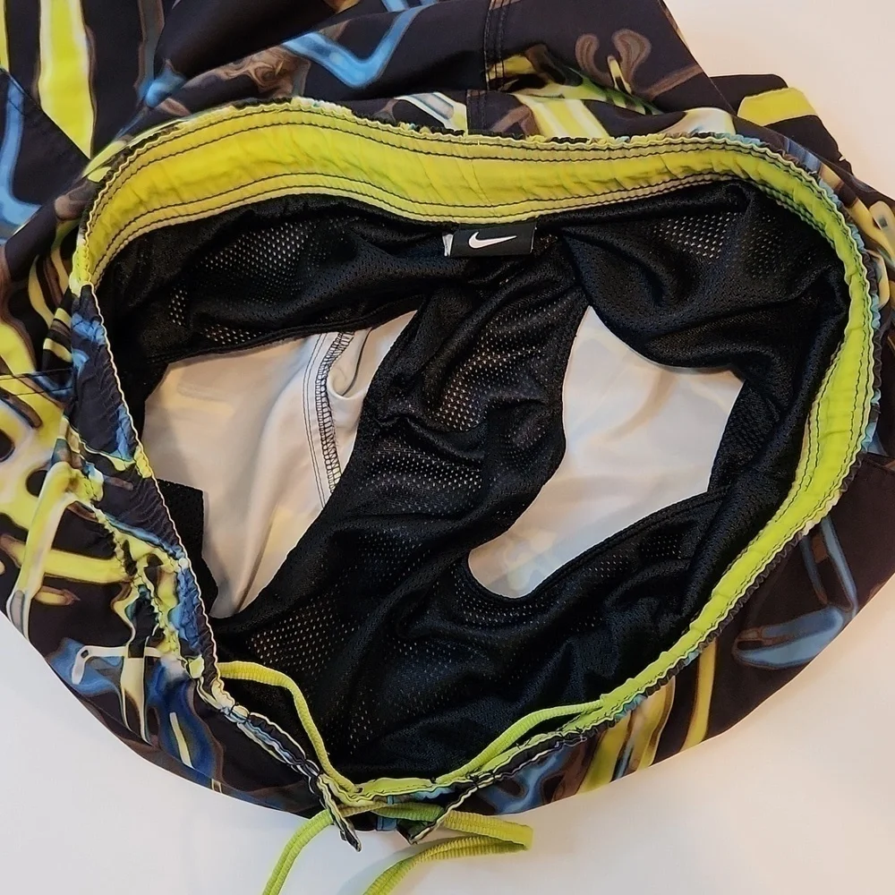 Nike Lined Mesh Swim Trunks Shorts Men's Sz Medium Great Graphic EUC VERY NICE!